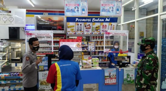 Terus Berikan Himbauan Protkes, Koramil 17 Sumberlawang Bersama Polsek Pergencar Patroli, Senin (28/02/2022), (V24/Amir)