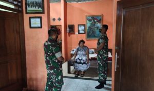 Wujud Perhatian Dan Kepedulian, Dandim 0808/Blitar Menjenguk Anak Anggota Yang Sakit, Rabu (02/03/22), (V24/AL)