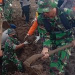 Tim Siaga Bencana Yonif 131/Brs Temukan 1 Mayat, Rabu (02/03/22), (V24/AL)