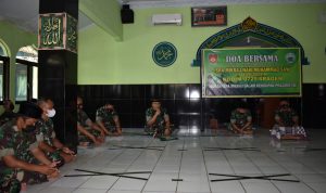 Sertu Joko Priyanto mengatakan, dirinya sangat senang bisa turun langsung membantu pemasangan Granit di Masjid Al-Amin., Jumat (04/03/22), (V24/Amir)