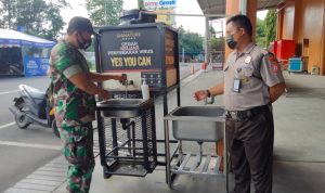 Patroli Prokes, Serma Yudhi Ajak Masyarakat Memakai Masker, Sabtu (05/03/2022), (V24/AL)