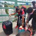 Patroli K-9 Ditsamapta Polda Kalbar di Perbatasan Malaysia-Indonesia Aruk Sambas, Jumat (04/03/2022), (V24/AL)