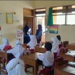 Ingatkan Lagi, Babinsa Koramil Klego Sambangi Sekolah Binaan, Selasa (08/03/2022), (V24/Rudi)