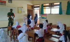 Ingatkan Lagi, Babinsa Koramil Klego Sambangi Sekolah Binaan, Selasa (08/03/2022), (V24/Rudi)