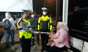 Tingkatkan Disiplin Prokes Covid-19 Di Madina, Personil TNI-Polri Gelar Ops Yustisi di Seputaran Kota Panyabungan, Selasa (08/03/2022), (V24/AL)