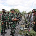Asops Kasad Didampingi Kasdam XII/Tpr Periksa Kesiapan Operasi Satgas Yonif 645/Gty, Selasa (08/03/2020), (V24/AL)