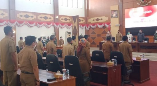 Anggota Satgas Yonif 144/JY Bersinergi Menghadiri Rapat Monitoring Implementasi Kebijakan Pertahanan Negara di Perbatasan, Selasa (08/03/2022), (V24/AL)