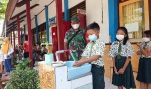 Cegah Penyebaran Covid-19, Babinsa Koramil Tipe B 0808/16 Talun Terus Lakukan Pemantauan PTM, Rabu (09/03/2022), (V24/Madli)