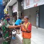 Koramil Menghimbau Warga Untuk Patuh dengan Prokes , Kamis (10/03/2022), (V24/AL)