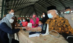 Jokowi Berharap Vaksinasi Berjalan Baik, Bantuan Terus Dilakukan, Jumat (11/03/2022), (V24/AL)