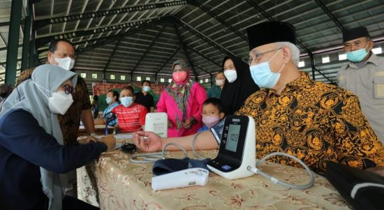 Jokowi Berharap Vaksinasi Berjalan Baik, Bantuan Terus Dilakukan, Jumat (11/03/2022), (V24/AL)