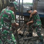 Bersatu Dalam Memperbaiki Jalan Dermaga, Jumat (11/03/2022), (V24/AL)