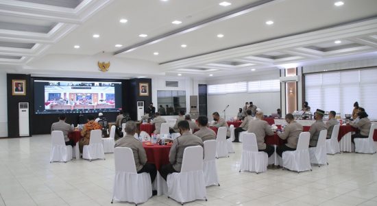 Acara Digelar di Gedung Berinterior Putih, Jumat (11/03/2022), (V24/AL)