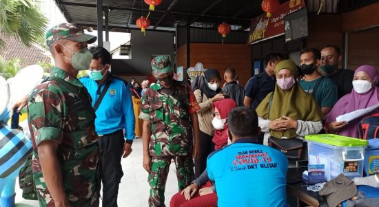 Babinsa Menjaga Tempat Agar Kondusif, Sabtu (12/02/2022), (V24/Madli)