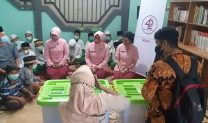 Anak Panti Asuhan Mendapatkan Bantuan Sosial, Jumat (11/03/2022), (V24/Dedi)