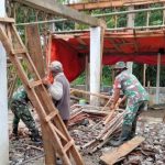 Babinsa Membangun Bangunan, Sabtu (12/03/2022), (V24/Rudi)