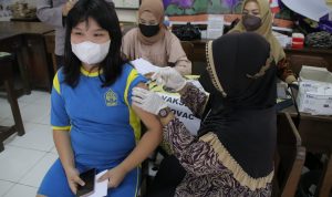 Tidak Hanya Orang Dewasa, Anak Juga Harus Vaksinasi, Sabtu (12/03/2022), (V24/AL)