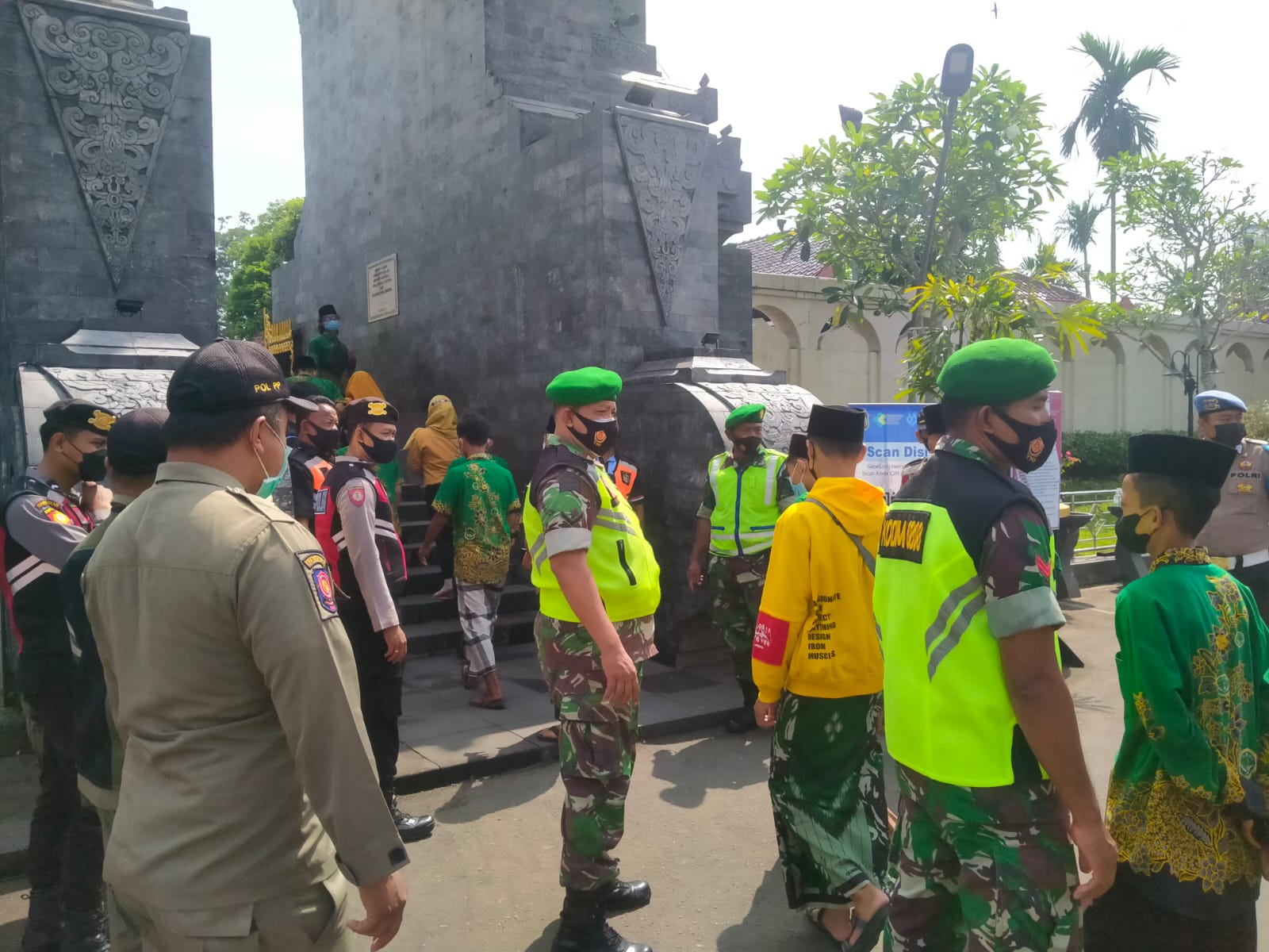 Download Aplikasi Peduli Lindungi Agar Kamu Dapat Memasuki Fasilitas Umum, Sabtu (12/03/2022), (V24/Madli)