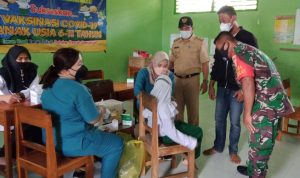Seluruh Petugas Menatap AnaK Tersebut, Senin (14/03/2022), (V24/Madli)