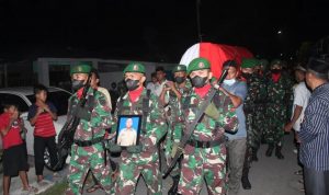 TNI Membawa Senapan Agar Upacara Berjalan Lancar, Senin (14/03/2022), (V24/M.anwar)