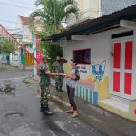 Ibu Tersebut Tersenyum Kepada Babinsa, Selasa (15/03/2022), (V24/AL)