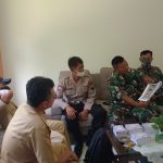 TNI Melakukan Koordinasi dan Berbincang, Selasa (15/03/2022), (V24/Amir)
