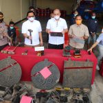 5 Pelaku Bersama Barang Curian dan Perlengkapannya Ditahan, Selasa (15/03/2022), (V24/AL)