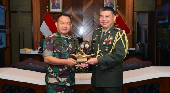 Jenderal TNI Dudung Mendapat Kunjungan dari Atase Pertahanan Duta Besar Filipina, Selasa (15/03/2022), (V24/AL)