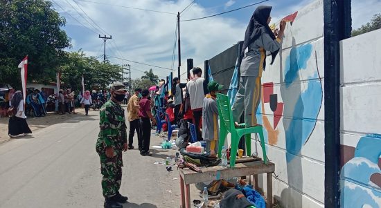 Puluhan Pelajar Melukis di Tembok, Rabu (16/03/2022), (V24/AL)
