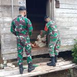 TNI Menjenguk Rumah Warga Perbatasan dan Membrikan bantuan, Jumat (18/03/2022), (V24/AL)