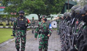 Personel TNI Berbaris dan Memyambut Pembukaan, Jumat (18/03/2022), (V24/AL)