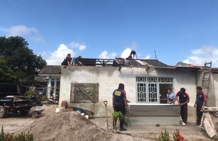 Berbagai Puing Bebatuan Menyelimuti Desa Batu Belubang, Jumat (18/03/2022), (V24/AL)