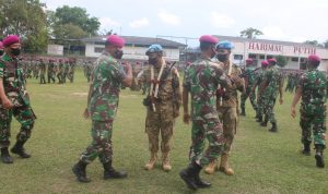 Lapangan Sepak Bola Yonif 8 Marinir Ramai Dengan Sambutan, Jumat (18/03/2022), (V24/AL)