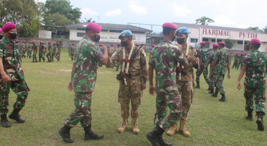 Lapangan Sepak Bola Yonif 8 Marinir Ramai Dengan Sambutan, Jumat (18/03/2022), (V24/AL)