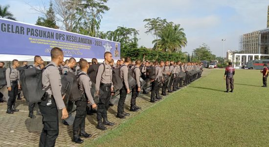 Polri Berbaris dan Bersiap Untuk Latihan, Sabtu (19/03/2022), (V24/AL)