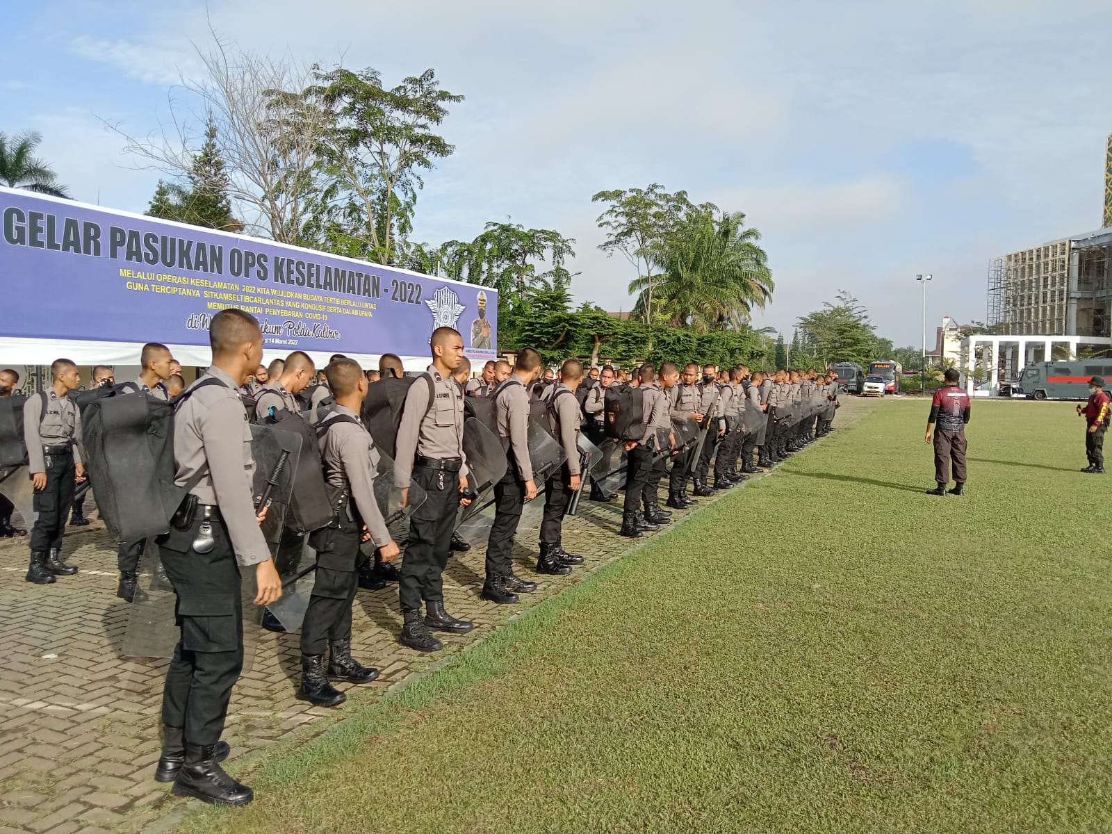 Polri Berbaris dan Bersiap Untuk Latihan, Sabtu (19/03/2022), (V24/AL)