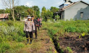 Satgas Melakukan Patroli Untuk Mencegah Kebakaran Hutan, Sabtu (19/03/2022), (V24/Dedi)