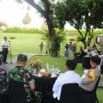 Berbincang dan Berkoordinasi Menjadi Salah Satu Binaan, Sabtu (12/03/2022), (V24/AL)