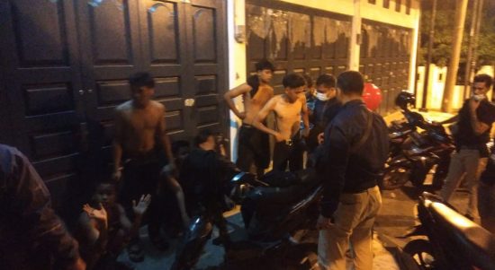 Pemuda Tersebut Tidak Memakai Baju Tanpa Alasan, Sabtu (19/03/2022), (V24/M.anwar)