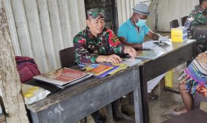Satgas Melakukan Pendataan Kepada Masyarakat yang Mendapat Pengobatan, Selasa (21/03/2022), (V24/AL)