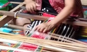 Tenunan Dayak Memang Lebih Unik dan Rumit, Senin (14/03/2022), (V24/AL)