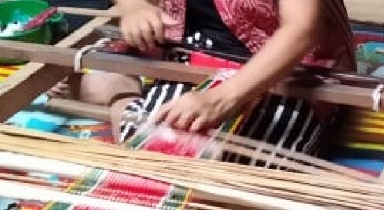 Tenunan Dayak Memang Lebih Unik dan Rumit, Senin (14/03/2022), (V24/AL)
