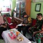 Babinsa Bersama Guru SD Duduk Bersama, Selasa (22/03/2022), (V24/Rudi)