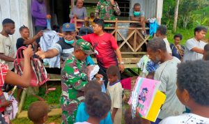 Alat tulis Diberikan Kepada Anak-anak yang Membutuhkan, Selasa (22/03/2022), (V24/AL)