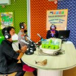 Microphone Merupakan Alat yang Wajib Digunakan Dalam Podcast, Selasa (22/03/2022), (V24/AL)