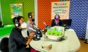 Microphone Merupakan Alat yang Wajib Digunakan Dalam Podcast, Selasa (22/03/2022), (V24/AL)