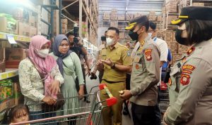 Polres Melakukan Inspeksi Terhadap Stock Minyak Goreng, Selasa (22/03/2022), (V24/Dedi)