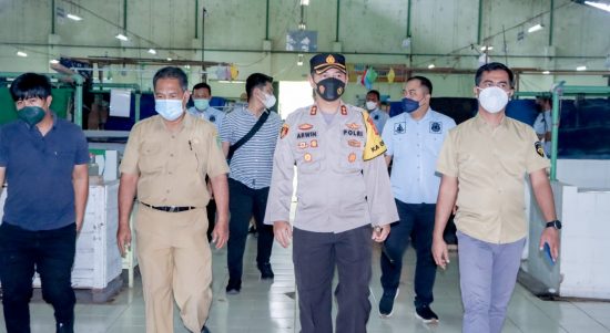 Kapolres Beraksi Dalam Pantauan Minyak Goreng, Selasa (22/03/2022), (V24/AL)