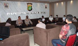 Polres Sedang Berdiskusi Terkait Dengan Kuis Tahanan, Selasa (22/03/2022), (V24/AL)