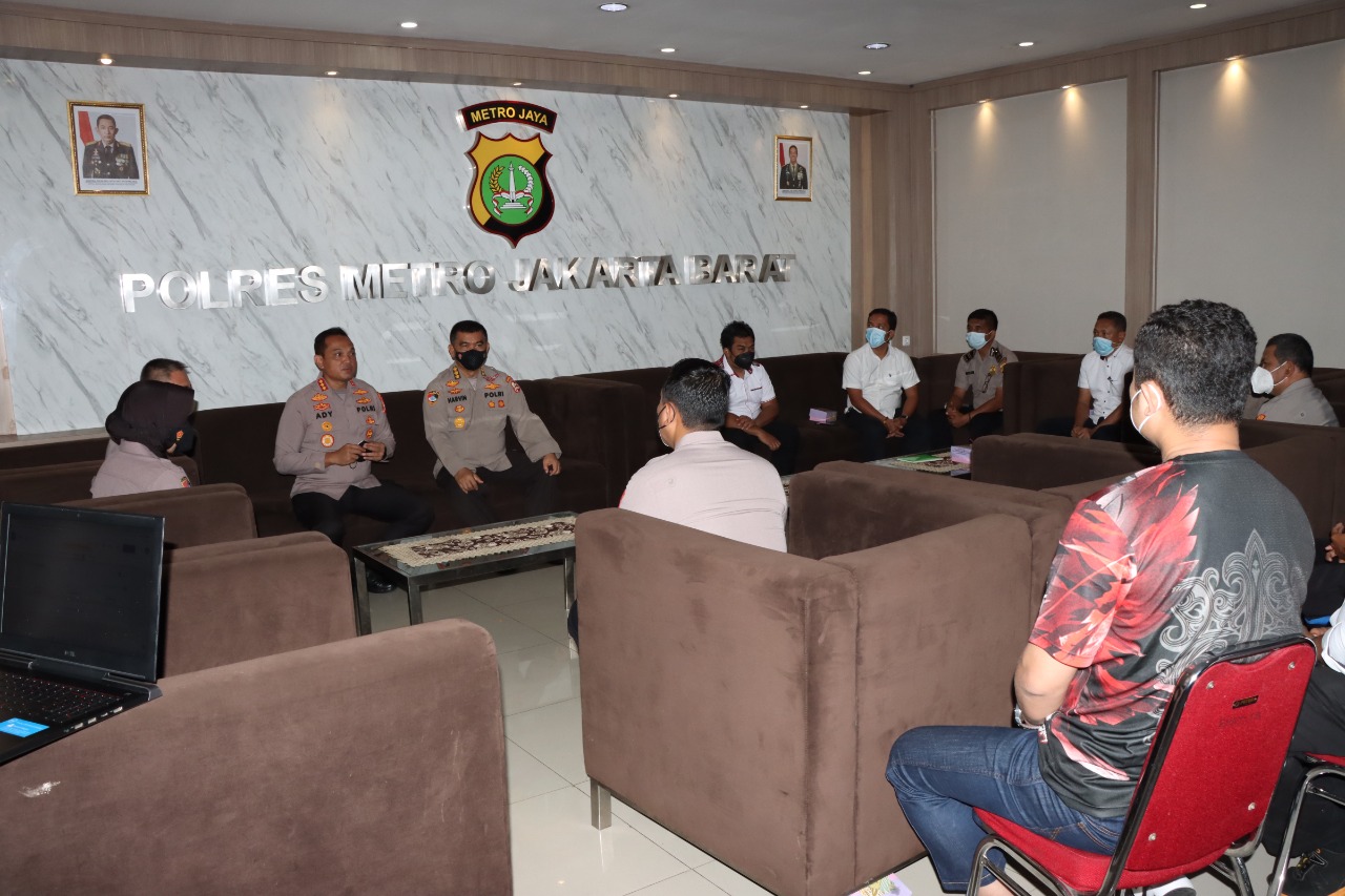 Polres Sedang Berdiskusi Terkait Dengan Kuis Tahanan, Selasa (22/03/2022), (V24/AL)